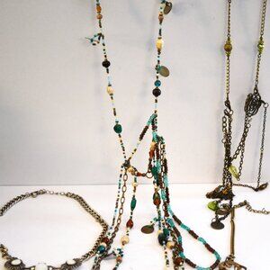 Set Of 4 Necklaces Varying Styles And Lengths Fashion Accessories